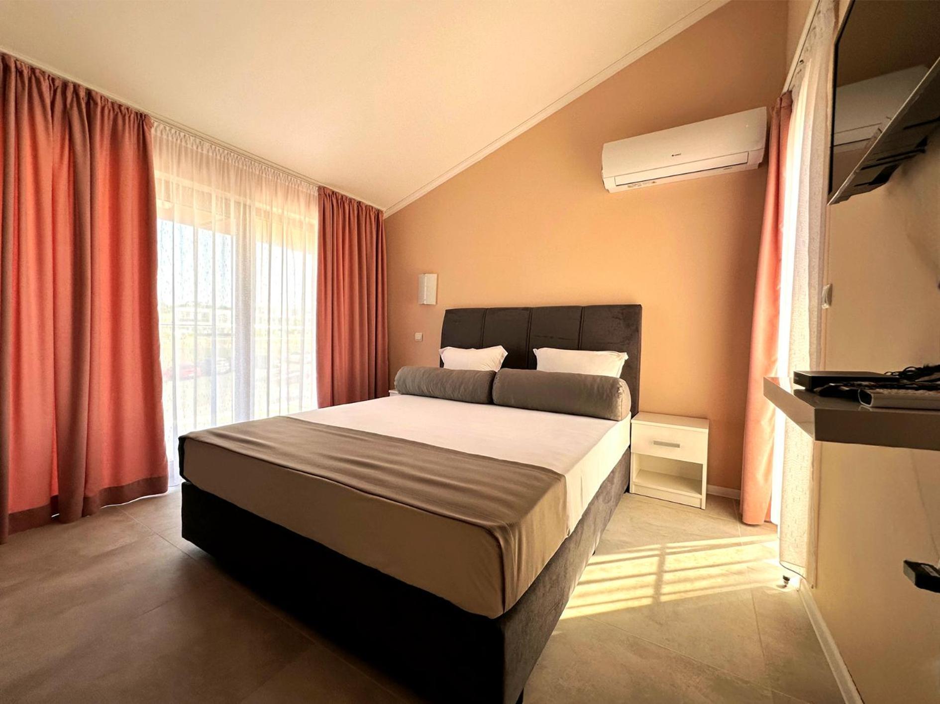 Семеен Хотел Golden Place Sozopol Exterior photo