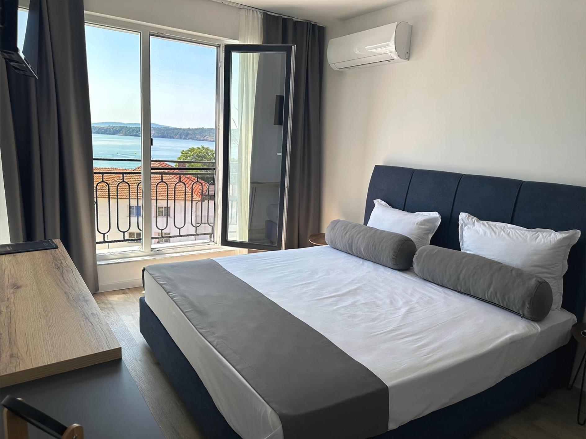 Семеен Хотел Golden Place Sozopol Exterior photo